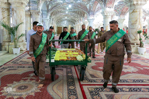 گل آرایی مضجع شریف حضرت علی(ع) در عید سعید مبعث