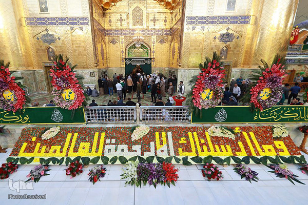 گل آرایی مضجع شریف حضرت علی(ع) در عید سعید مبعث