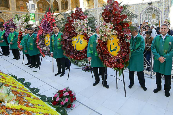 گل آرایی مضجع شریف حضرت علی(ع) در عید سعید مبعث