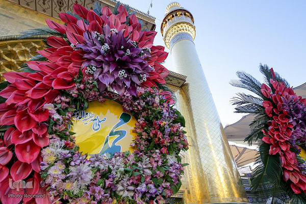 گل آرایی مضجع شریف حضرت علی(ع) در عید سعید مبعث