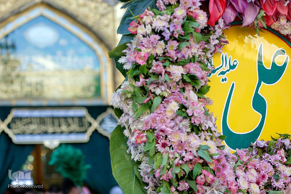 گل آرایی مضجع شریف حضرت علی(ع) در عید سعید مبعث