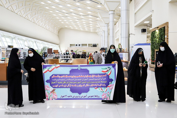 مراسم استقبال از مریم سبزه‌زاری، نفر نخست رشته قرائت تحقیق هفتمین دوره مسابقات دانش‌آموزان جهان اسلام در فرودگاه بین‌المللی شهید سپهبد قاسم سلیمانی اهواز