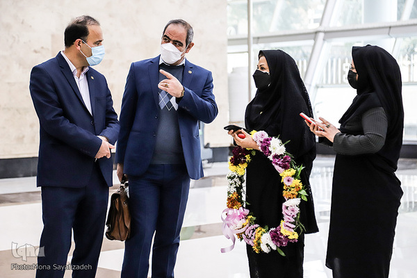 مراسم استقبال از مریم سبزه‌زاری، نفر نخست رشته قرائت تحقیق هفتمین دوره مسابقات دانش‌آموزان جهان اسلام در فرودگاه بین‌المللی شهید سپهبد قاسم سلیمانی اهواز