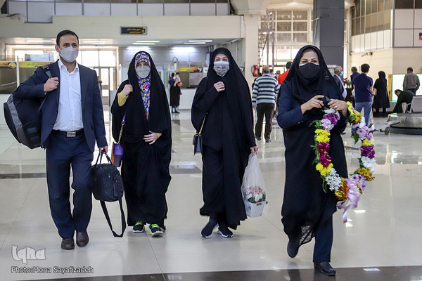 مراسم استقبال از مریم سبزه‌زاری، نفر نخست رشته قرائت تحقیق هفتمین دوره مسابقات دانش‌آموزان جهان اسلام در فرودگاه بین‌المللی شهید سپهبد قاسم سلیمانی اهواز