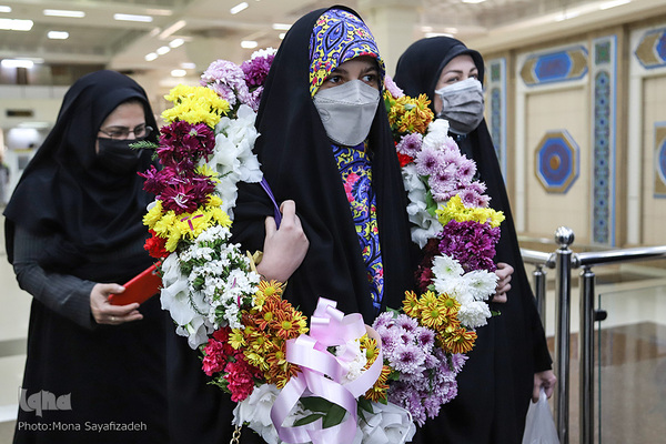 مراسم استقبال از مریم سبزه‌زاری، نفر نخست رشته قرائت تحقیق هفتمین دوره مسابقات دانش‌آموزان جهان اسلام در فرودگاه بین‌المللی شهید سپهبد قاسم سلیمانی اهواز
