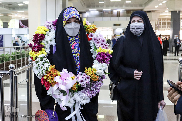 مراسم استقبال از مریم سبزه‌زاری، نفر نخست رشته قرائت تحقیق هفتمین دوره مسابقات دانش‌آموزان جهان اسلام در فرودگاه بین‌المللی شهید سپهبد قاسم سلیمانی اهواز