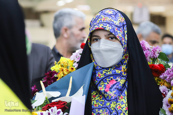 مراسم استقبال از مریم سبزه‌زاری، نفر نخست رشته قرائت تحقیق هفتمین دوره مسابقات دانش‌آموزان جهان اسلام در فرودگاه بین‌المللی شهید سپهبد قاسم سلیمانی اهواز