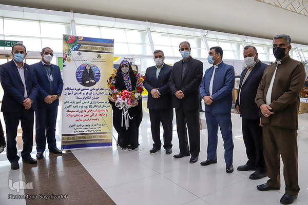 مراسم استقبال از مریم سبزه‌زاری، نفر نخست رشته قرائت تحقیق هفتمین دوره مسابقات دانش‌آموزان جهان اسلام در فرودگاه بین‌المللی شهید سپهبد قاسم سلیمانی اهواز