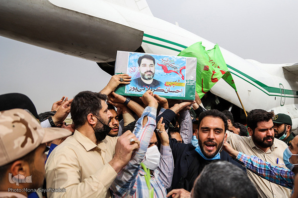 استقبال از پیکر شهید احسان کربلایی‌پور در اهواز