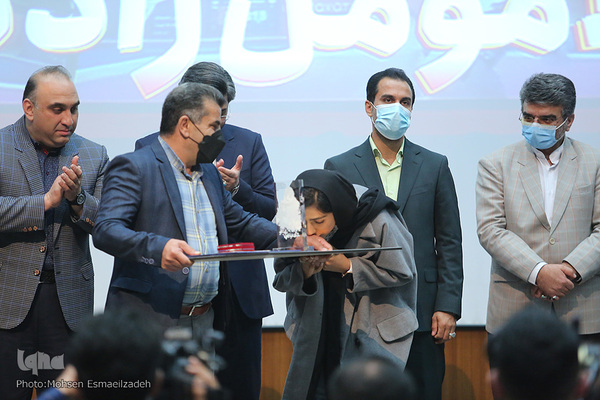 همایش تجلیل از والدین و همسران ورزشکاران مدال‌آور کشور «دامان» در مشهد مقدس