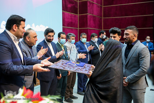 همایش تجلیل از والدین و همسران ورزشکاران مدال‌آور کشور «دامان» در مشهد مقدس