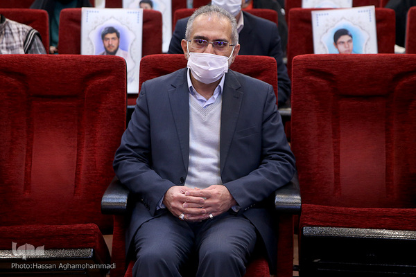 مراسم رونمایی از مجموعه کتب چهل جلدی گام به گام