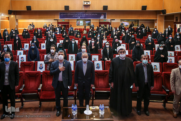 مراسم رونمایی از مجموعه کتب چهل جلدی گام به گام