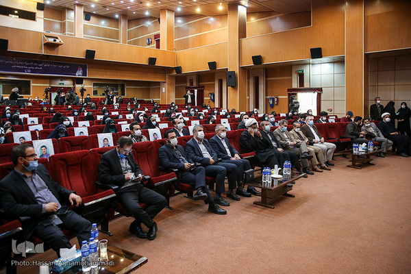 مراسم رونمایی از مجموعه کتب چهل جلدی گام به گام