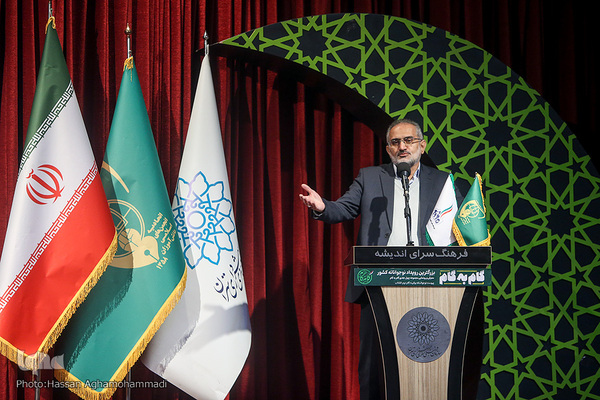 مراسم رونمایی از مجموعه کتب چهل جلدی گام به گام