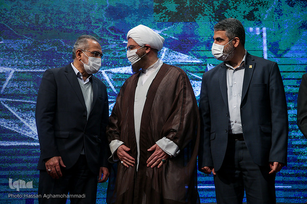 مراسم رونمایی از مجموعه کتب چهل جلدی گام به گام