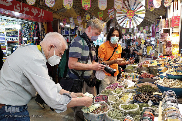 تب و تاب بازار شیراز در آستانه عید نوروز‎‎