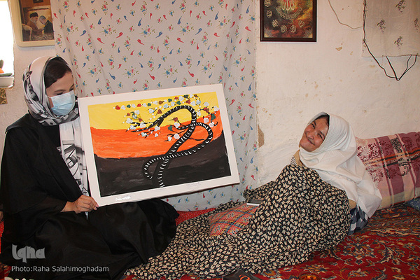 کلثوم رمضانپور، هنرمند نقاش اهل روستای زول قاینات در خراسان‌جنوبی