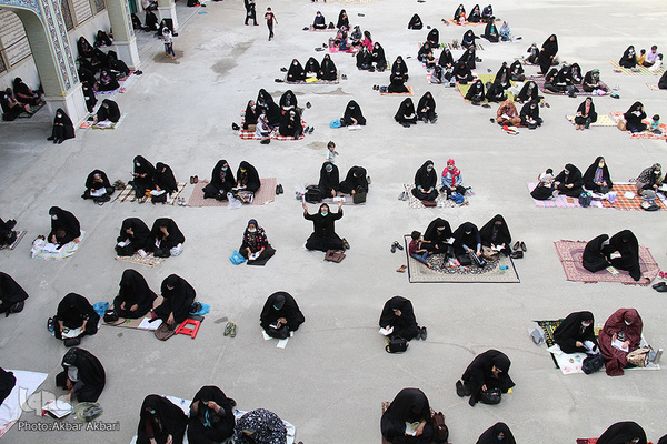 مراسم قرائت دعای عرفه در مصلای بزرگ امام خمینی(ره) شهرکرد