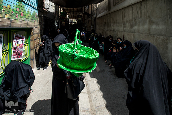 روضه ۹۰ ساله سیدالشهدا در کوچه منفرد عادل میدان قیام