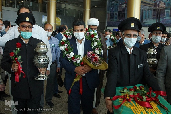 استقبال خدام رضوی از جواد فروغی دارنده مدال طلای المپیک در مشهد مقدس 