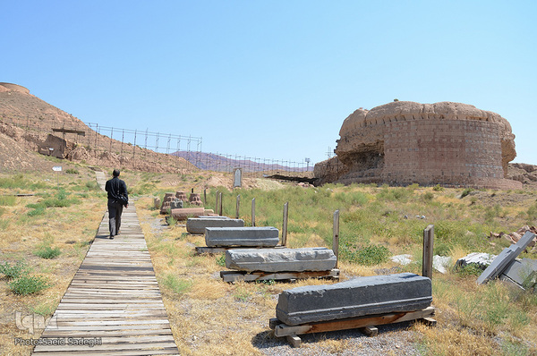 ربع رشیدی بنای تاریخی بزرگترین مجتمع علمی، آموزشی وقفی و دانشگاه علوم پزشکی ایران در قرن هشتم هجری( قرن سیزدهم میلادی) در شهر تبریز