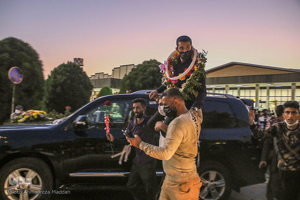 استقبال از کشتی گیران پر افتخار استان فارس در فرودگاه شهید دستغیب شیراز‎‎