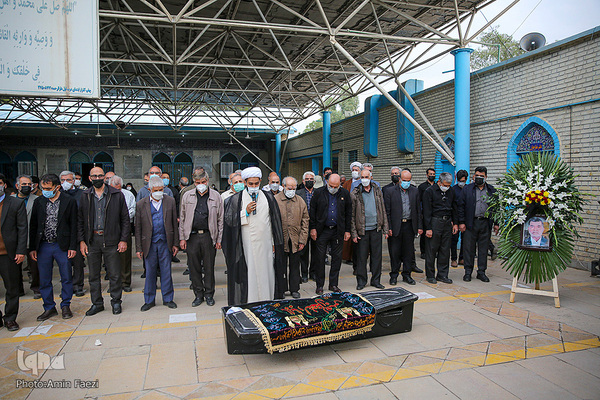 مراسم تشییع پیکر حافظ قرآن استاد پرویز رمضانی در شیراز