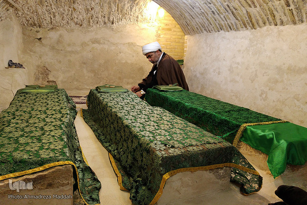 مرقد مطهره امامزادگان حضرت فاطمه کبری،خدیجه کبری،جمیله خاتون علیهم السلام ، از نوادگان حضرت امام سجاد علیه السلام در شیراز