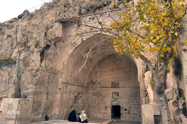آرامگاه خواجه عمادالدین محمود کرمانی در کنار دروازه قرآن شیراز