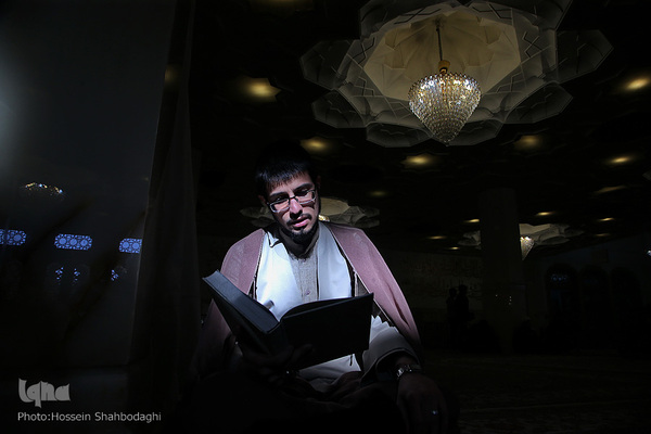 مراسم معنوی اعمال ام داوود درحرم کریمه اهل‌بیت (س) قم
