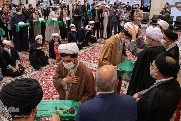 مراسم عمامه گذاری و تلبس به لباس مقدس روحانیت طلاب حوزه علمیه شیراز