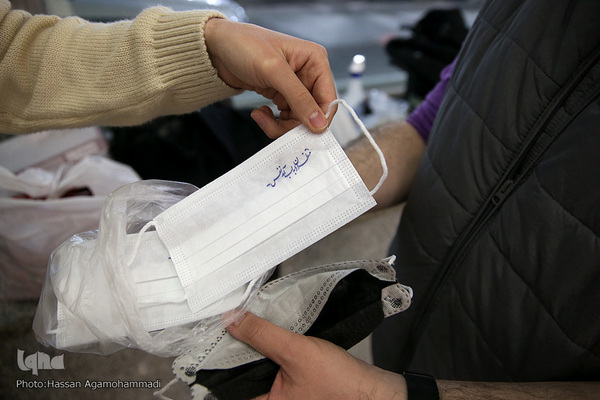 عطر دل انگیز مهدویت در میان مسافران خارج از کشور فرودگاه بین المللی امام خمینی(ره)