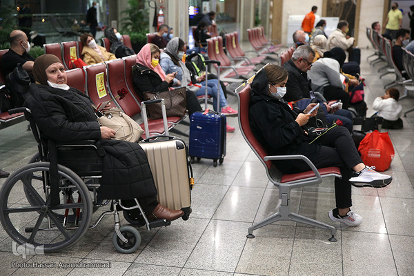 عطر دل انگیز مهدویت در میان مسافران خارج از کشور فرودگاه بین المللی امام خمینی(ره)