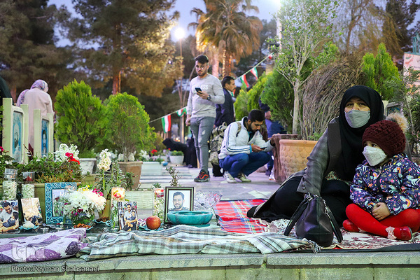 تحویل سال نو در گلستان شهدای اصفهان