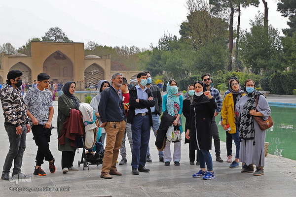 مسافران نوروزی کاخ چهل ستون