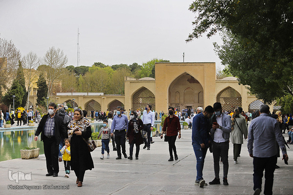 مسافران نوروزی کاخ چهل ستون