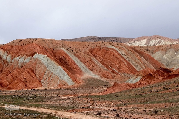آلا داغلار، رنگین کمانی روی زمین‎‎