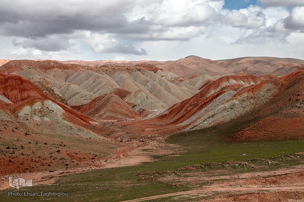 آلا داغلار، رنگین کمانی روی زمین‎‎
