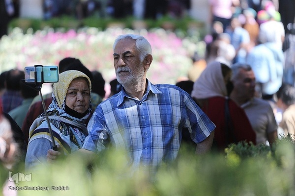 بازدید مسافران نوروزی از آرامگاه حافظ‎‎