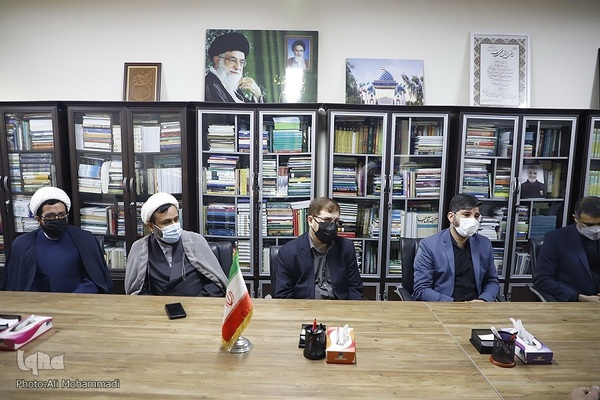 ادای احترام به حجت‌الاسلام شفیعی