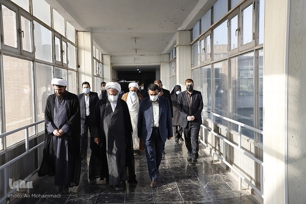 ادای احترام به حجت‌الاسلام شفیعی