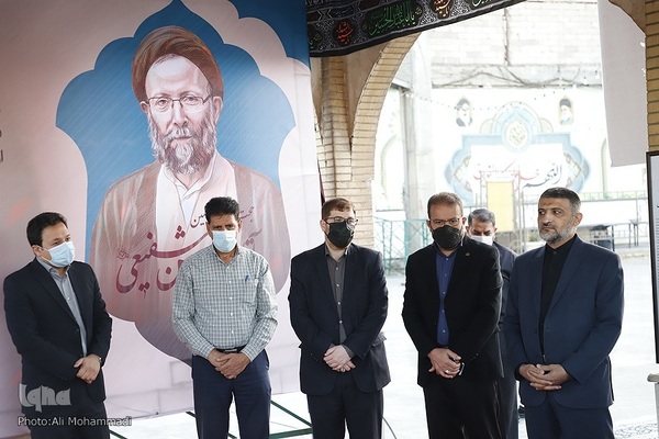 ادای احترام به حجت‌الاسلام شفیعی