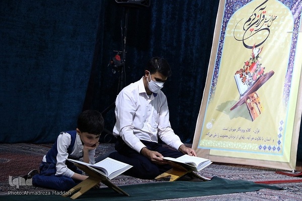 جزءخوانی و تفسیر قرآن در آستان مقدس علی ابن حمزه (ع) شیراز‎‎