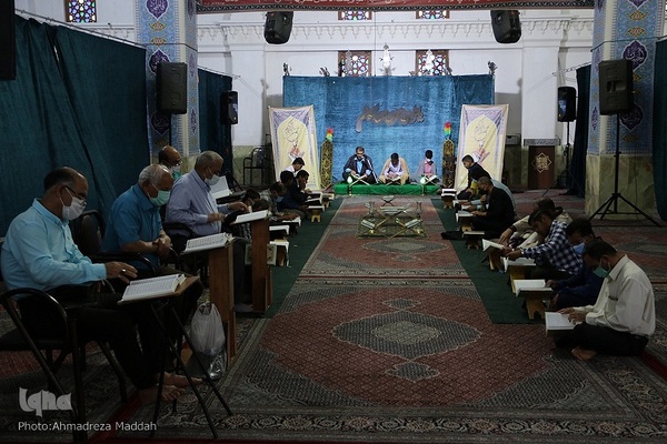 جزءخوانی و تفسیر قرآن در آستان مقدس علی ابن حمزه (ع) شیراز‎‎