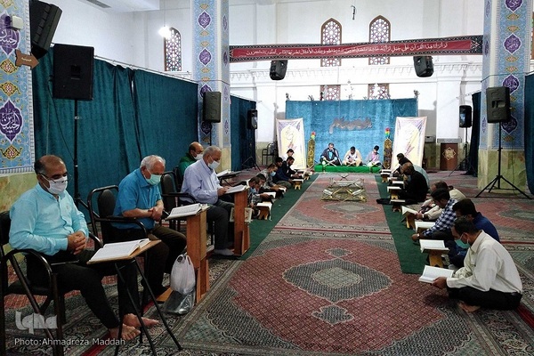 جزءخوانی و تفسیر قرآن در آستان مقدس علی ابن حمزه (ع) شیراز‎‎