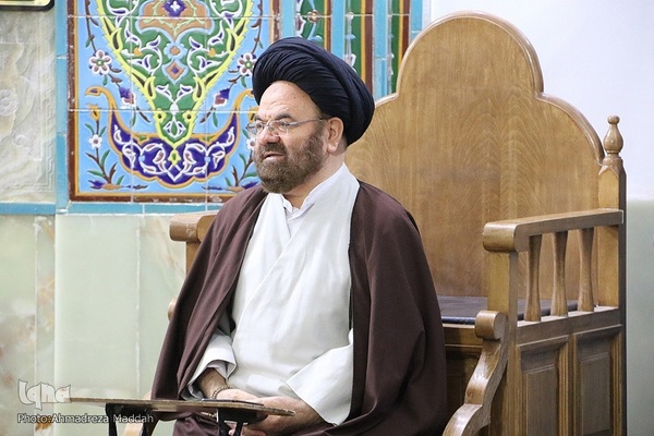 جزءخوانی و تفسیر قرآن در آستان مقدس علی ابن حمزه (ع) شیراز‎‎