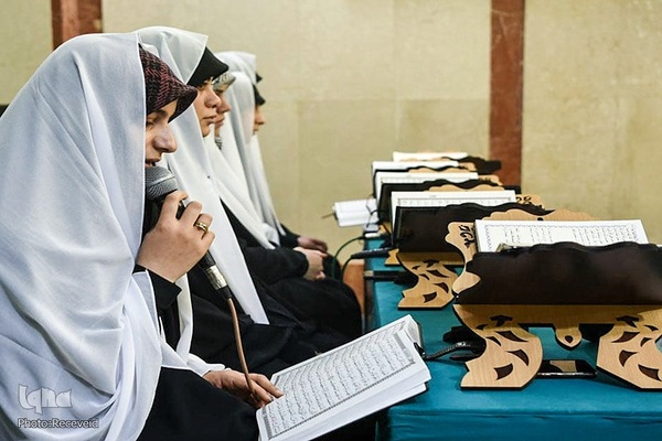 جز خوانی بانوان در حرم امام حسین