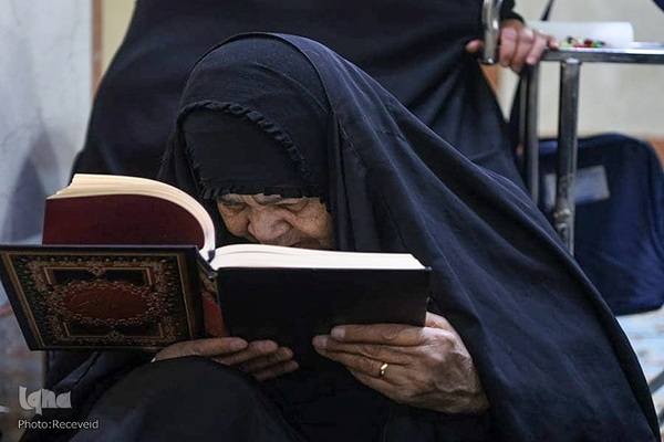 جز خوانی بانوان در حرم امام حسین