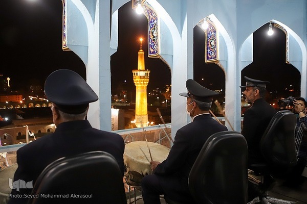 نقاره‌زنی سحرگاهی در حرم رضوی